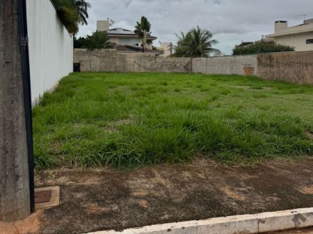Terreno-Condomínio em Residencial Alphaville III