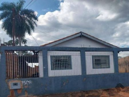 Casa-Térrea em Jardim Presidente