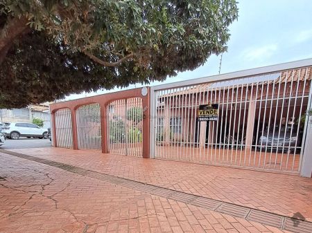Casa-Térrea em Jardim dos Estados