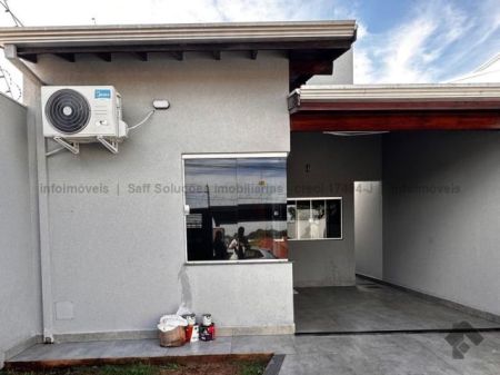 Casa-Térrea em Guanandi