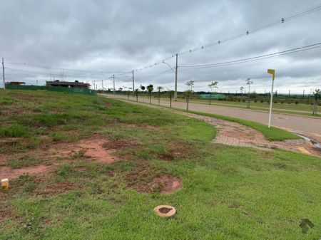 Terreno-Condomínio em Terras Alpha