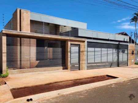 Casa-Térrea em Parque Rita Vieira