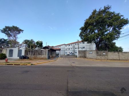 Apartamento em Vila Carlota