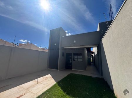 Casa-Térrea em Monte Castelo