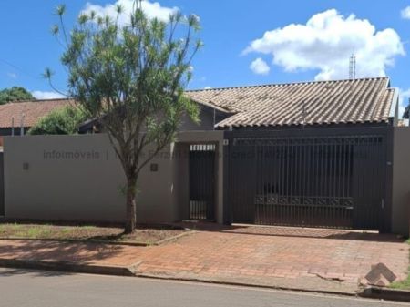 Casa-Térrea em Cruzeiro