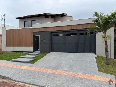 Casa-Térrea em Vila Célia