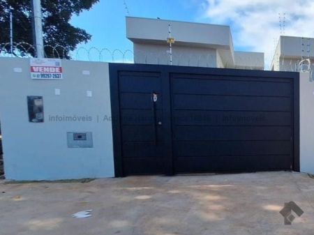 Casa-Térrea em Jardim Veraneio