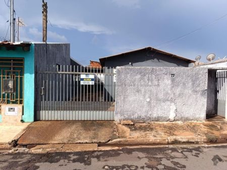 Casa-Térrea em Vila Moreninha II