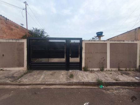 Casa-Térrea em Jardim Sayonara