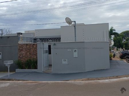 Casa-Térrea em Aero Rancho
