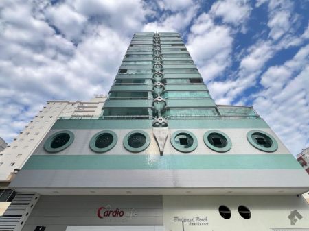 Apartamento em Meia Praia
