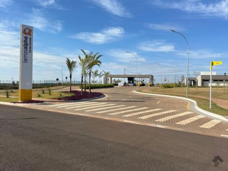 Terreno-Condomínio em Terras Alpha