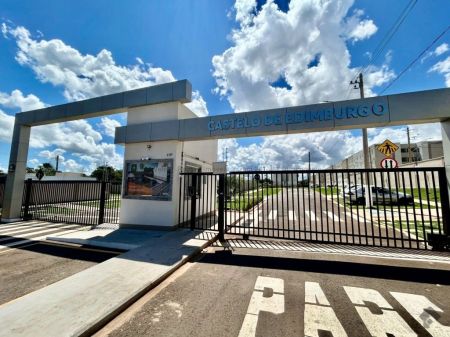 Apartamento em Residencial Ana Maria do Couto