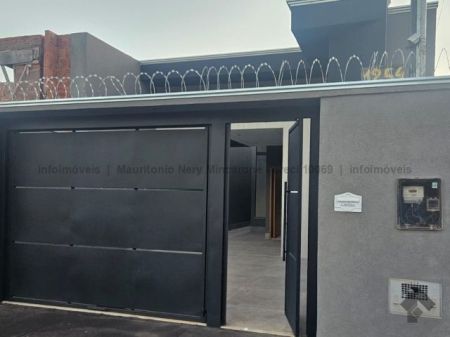 Casa-Térrea em Jardim TV Morena