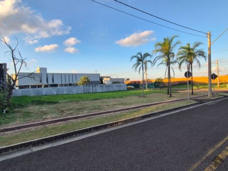Terreno-Condomínio em Residencial Alphaville IV