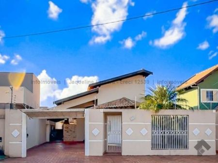 Casa-Térrea em Jardim São Lourenço