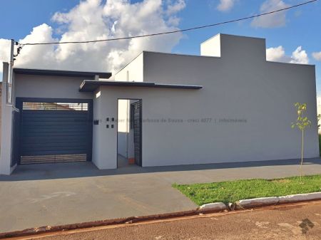 Casa-Térrea-Condomínio em Bela Laguna