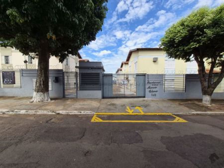Apartamento em Vila Carlota