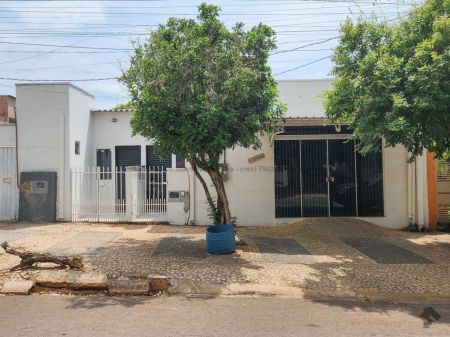 Casa-Térrea em Centro