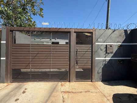 Casa-Térrea em Jardim Presidente