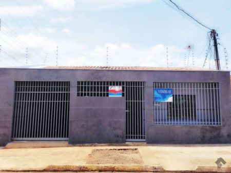 Casa-Térrea em Aero Rancho