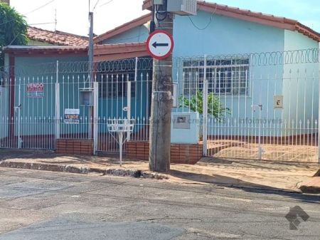 Casa-Térrea em Vila Glória