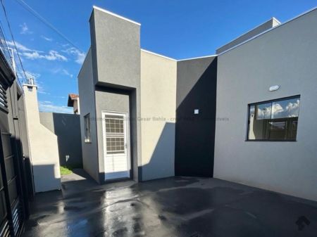 Casa-Térrea em Aero Rancho
