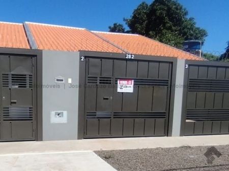 Casa-Térrea em Aero Rancho
