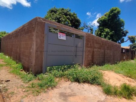 Casa-Térrea em Jardim das Macaúbas