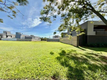 Terreno-Condomínio em Residencial Alphaville II