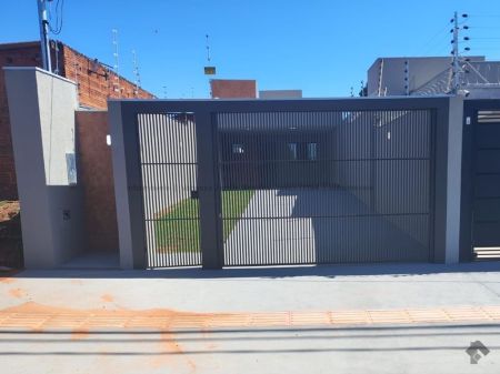 Casa-Térrea em Jardim Montevidéu