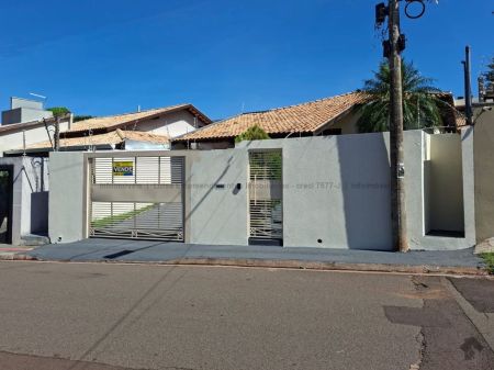 Casa-Térrea em Monte Castelo