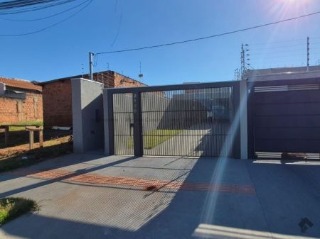 Casa-Térrea em Jardim Montevidéu