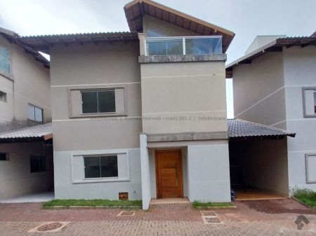 Sobrado-Condomínio em Chácara Cachoeira