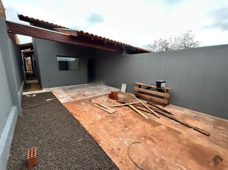 Casa-Térrea em Jardim Aeroporto