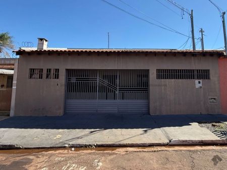 Casa-Térrea em Pq. Residencial Azaléia
