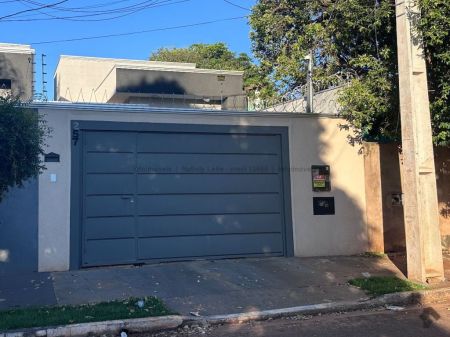 Casa-Térrea em Aero Rancho