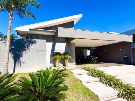 Casa-Térrea-Condomínio em Residencial Alphaville II