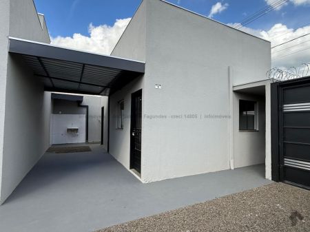 Casa-Térrea-Condomínio em Bela Laguna
