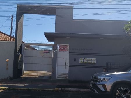 Casa-Térrea-Condomínio em Vila Palmira