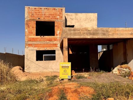Sobrado em Loteamento Porto Seguro