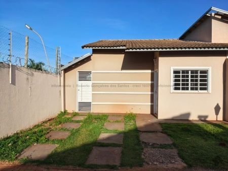 Casa-Térrea-Condomínio em Jardim Moema