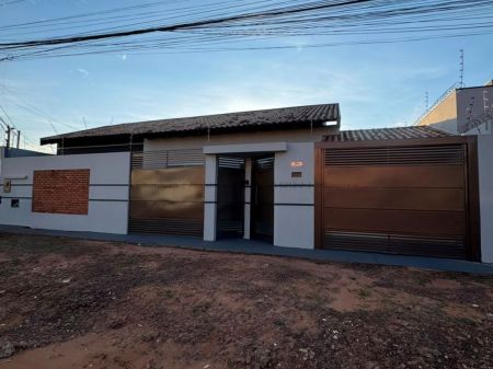 Casa-Térrea em Jardim Itatiaia