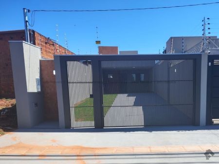 Casa-Térrea em Jardim Montevidéu