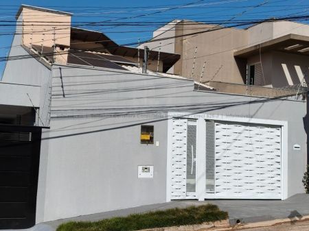 Casa-Térrea em Loteamento Água Limpa Park