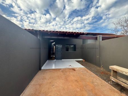 Casa-Térrea em Jardim Aeroporto