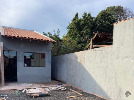 Casa-Térrea em Vila Eliane