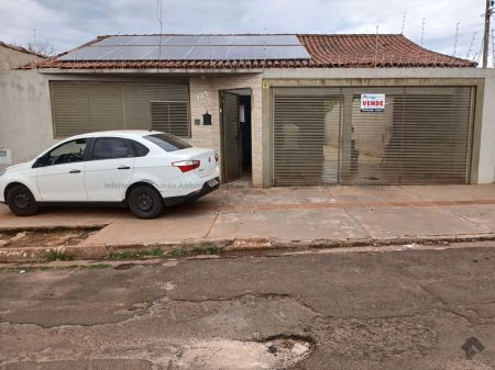 Casa-Térrea em Guanandi