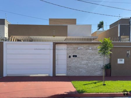 Casa-Térrea em Parque Rita Vieira