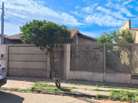 Casa-Térrea em Jardim Santa Emília
